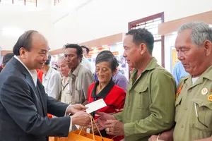 Chủ tịch nước Nguyễn Xuân Phúc dự chương trình Tết nhân ái ở Kiên Giang