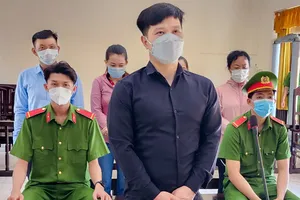 Làm giả hồ sơ chiếm đoạt tiền của ngân hàng, lãnh 11 năm tù