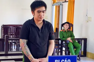 Dùng súng cướp taxi trên cao tốc Lộ Tẻ - Rạch Sỏi, lãnh 16 năm tù