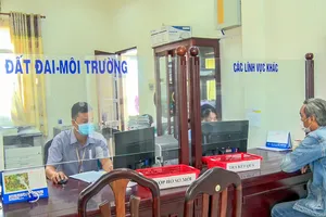 Hậu Giang: Không yêu cầu dân xuất trình sổ hộ khẩu, sổ tạm trú