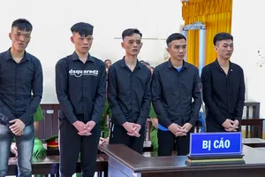 Chém lìa tay người khác, 5 bị cáo chia nhau 73 năm tù