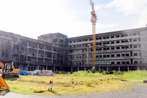 Cận cảnh bệnh viện ngàn tỉ ở Cần Thơ đang chậm tiến độ
