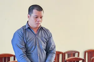 Bị bắt vì trộm cắp, công an phát hiện thêm tội tàng trữ vũ khí quân dụng