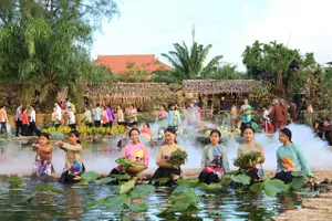 Hậu Giang khai mạc Festival áo bà ba 2023