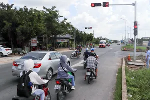 Cần Thơ: Hoàn thành lắp đặt đèn tín hiệu giao thông tại nút giao Quốc lộ 91B