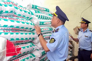 Quản lý thị trường Kiên Giang phạt 2 hộ kinh doanh phân bón vi phạm