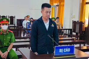 Bị bắt vì đem 7 viên đạn quân dụng đi chế tác 