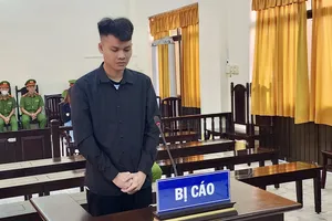 Bị bắt vì ma túy, lòi ra thêm súng quân dụng 