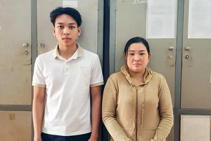 2 chị em lên mạng học cách sản xuất pháo nổ rồi làm theo để bán online 