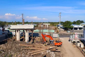 Hậu Giang còn 11 hộ chưa bàn giao mặt bằng cho cao tốc trục dọc