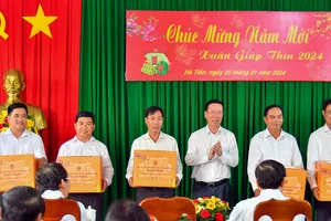Chủ tịch nước Võ Văn Thưởng dự chương trình Xuân Biên phòng - Ấm lòng dân bản ở Kiên Giang