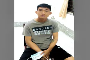 Chơi game thua hết tiền, cướp giật luôn túi xách của quản lý tiệm