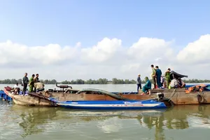 Công an Sóc Trăng phát hiện 2 phương tiện khai thác cát trái phép 