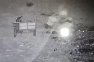 2 người đổ rác sai quy định đầu tiên ở Phú Quốc bị xử phạt 