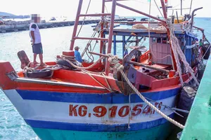 Vùng Cảnh sát biển 4 liên tiếp bắt giữ 4 tàu vận chuyển dầu lậu