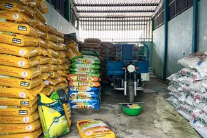 Kiên Giang: QLTT chuyển hồ sơ qua công an 1 vụ buôn bán phân bón giả