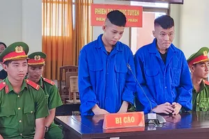 Hẹn nhau ra đầu hẻm đánh nhau nhưng thủ theo chiếc búa