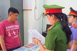 Bắt tạm giam tài công điều khiển tàu du lịch va chạm với phà trên sông Tiền