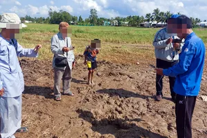 Chính quyền cảnh báo về hố nước bốc cháy ở Sóc Trăng