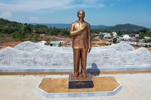 Ông Nguyễn Trọng Nghĩa dự Lễ khánh thành Tượng đài Bác Hồ tại TP Phú Quốc