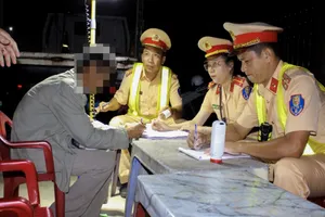 CSGT Hậu Giang phạt nồng độ cồn 25 công chức, viên chức