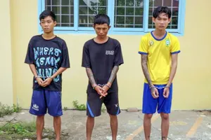 3 kẻ dùng dao, súng cướp tài sản của đôi vợ chồng sắp cưới