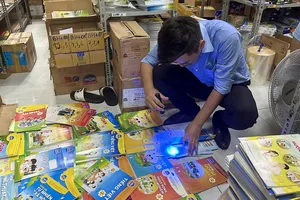 Tạm giữ hơn 40.000 quyển sách giáo khoa giả