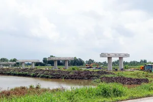 Cao tốc trục ngang tại tỉnh Hậu Giang chậm 14% so với kế hoạch