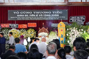 Nhiều lãnh đạo địa phương, trường đại học viếng Giáo sư Võ Tòng Xuân 