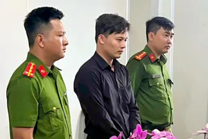 Đặt mua sổ đỏ giả trên mạng rồi đem cầm lấy 400 triệu đồng