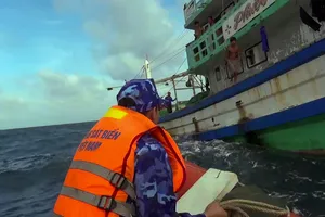 Vùng Cảnh sát biển 4 bắt giữ 8 vụ lưu giữ, cất giấu trái phép 30 thiết bị VMS của tàu cá khác