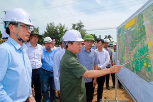 Phó Thủ tướng Trần Hồng Hà làm việc, thúc tiến độ các dự án cao tốc ở ĐBSCL