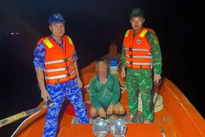 Bộ đội Biên phòng Kiên Giang phát hiện 2 tàu cá chở thuê thiết bị giám sát hành trình