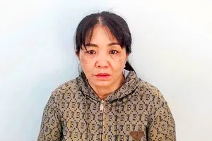 Khởi tố người phụ nữ tạt nước sôi vào con nuôi vì làm mất vé số