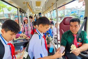 Cần Thơ: Học sinh, sinh viên chỉ tốn 7.000 đồng đi 62km bằng xe buýt