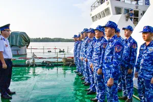 Tàu cảnh sát biển 6009 trực chiến đấu, đón Tết Nguyên đán trên biển