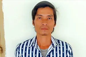 Khởi tố cha dượng hành hạ con riêng của vợ hờ