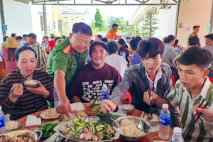 Bữa cơm đặc biệt của những phạm nhân ở Trại giam Kênh 7