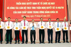 Hậu Giang công bố lãnh đạo các sở, ngành sau hợp nhất