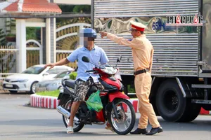 TP Cần Thơ: Nhiều người không biết quẹo trái từ hẻm 12 ra vòng xoay Đầu Sấu là sai