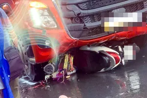 Tỉnh Hậu Giang: Va chạm với xe đầu kéo, gia đình 4 người thương vong