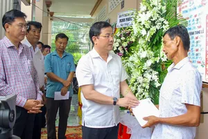 Chủ tịch Hậu Giang thăm gia đình có 4 người thương vong trong vụ tai nạn giao thông