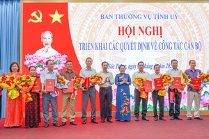 63 cán bộ lãnh đạo tỉnh Sóc Trăng nghỉ hưu trước tuổi theo nguyện vọng