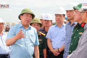 Bộ trưởng Bộ Xây dựng: Huy động tổng lực để đẩy nhanh tiến độ cao tốc