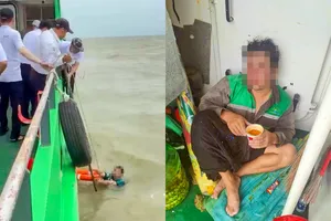 Tàu khách kịp cứu 1 ngư dân trôi dạt trên biển gần 6 tiếng