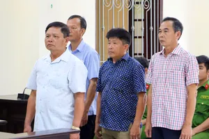 Đang xét xử hai cựu phó chủ tịch huyện trong vụ sai phạm tại cụm dân cư vượt lũ Hậu Giang