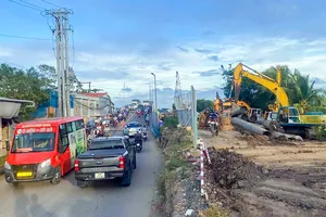 Yêu cầu cảnh cáo nhà thầu vi phạm tiến độ dự án nâng cao tĩnh không cầu