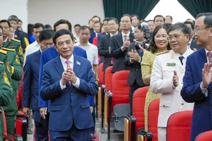 Đại tướng Phan Văn Giang dự và chỉ đạo Đại hội Đảng bộ tỉnh An Giang