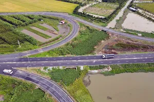 Chùm ảnh: Tuyến Lộ Tẻ - Rạch Sỏi đã hoàn thành thảm bê tông nhựa mặt đường