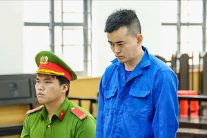 Gây án giết người vì thấy người thương đi nhà trọ thuê phòng cùng với 3 người khác